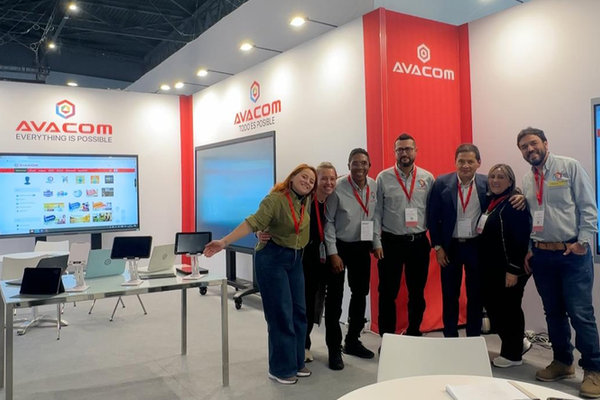 AVACOM represented Colombia at ISE 2025 with innovative educational solutions.
